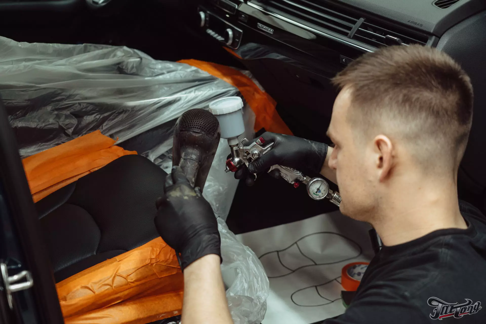 Audi Q7. Ремонт кожи в салоне